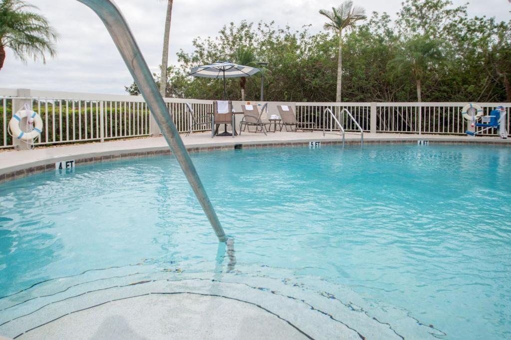 Hampton Inn Port Charlotte - image 3