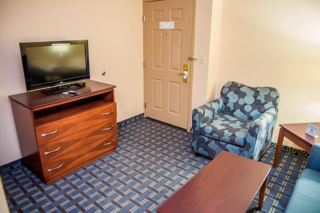 Holiday Inn Express Hotel & Suites Cocoa Beach an IHG Hotel - image 5