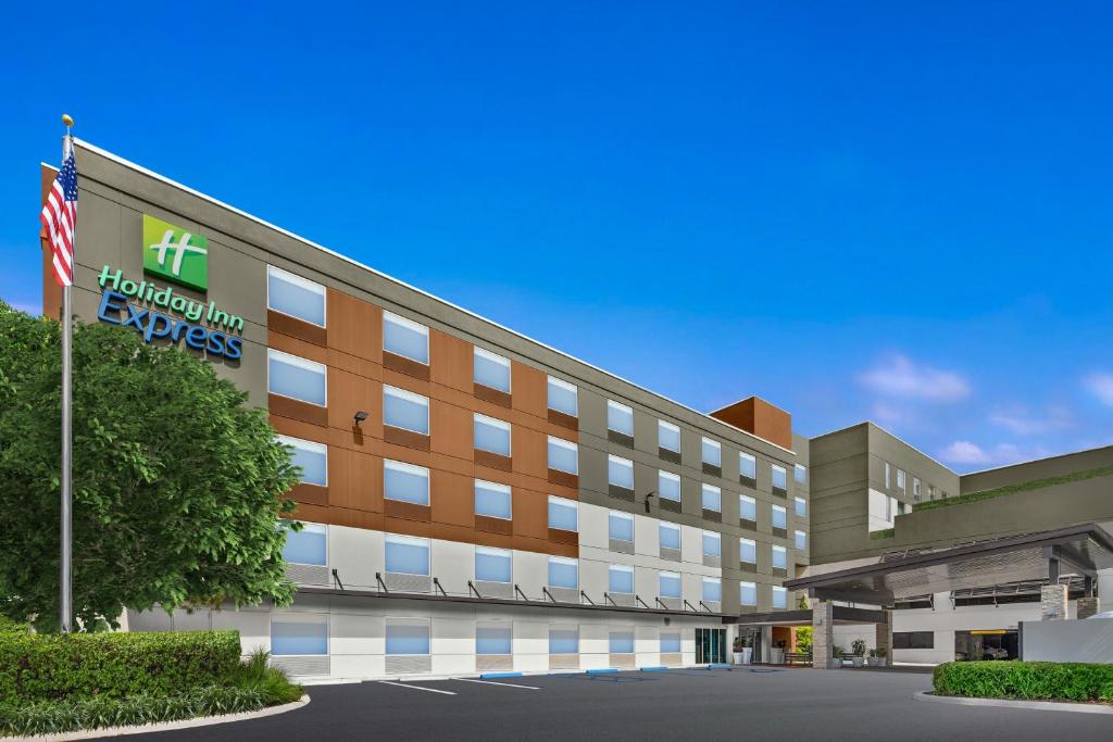 Holiday Inn Express Cruise Airport an IHG Hotel - main image