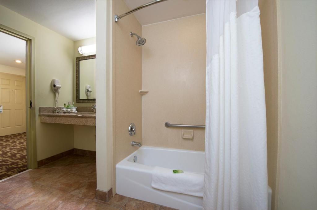 Holiday Inn Express Hotel & Suites Port St. Lucie West an IHG Hotel - image 3