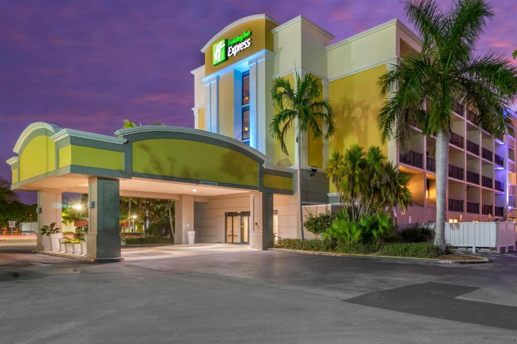 Holiday Inn Express Cape Coral-Fort Myers Area an IHG Hotel - main image