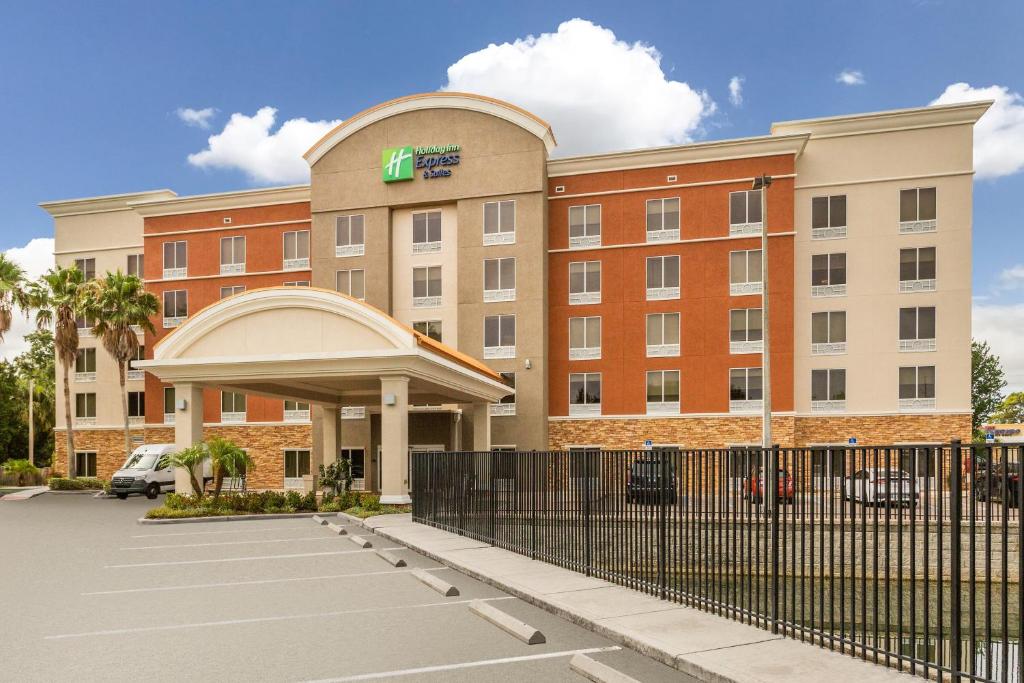 Holiday Inn Express Hotel & Suites Largo-Clearwater an IHG Hotel - main image