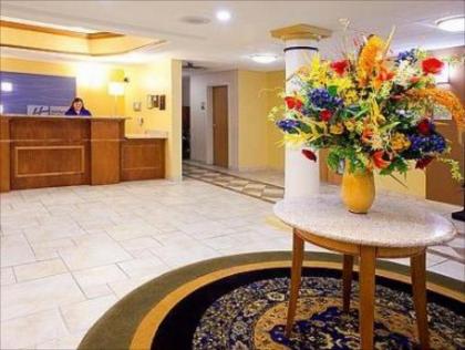 Holiday Inn Express Hotel & Suites Jacksonville-Blount Island - image 3