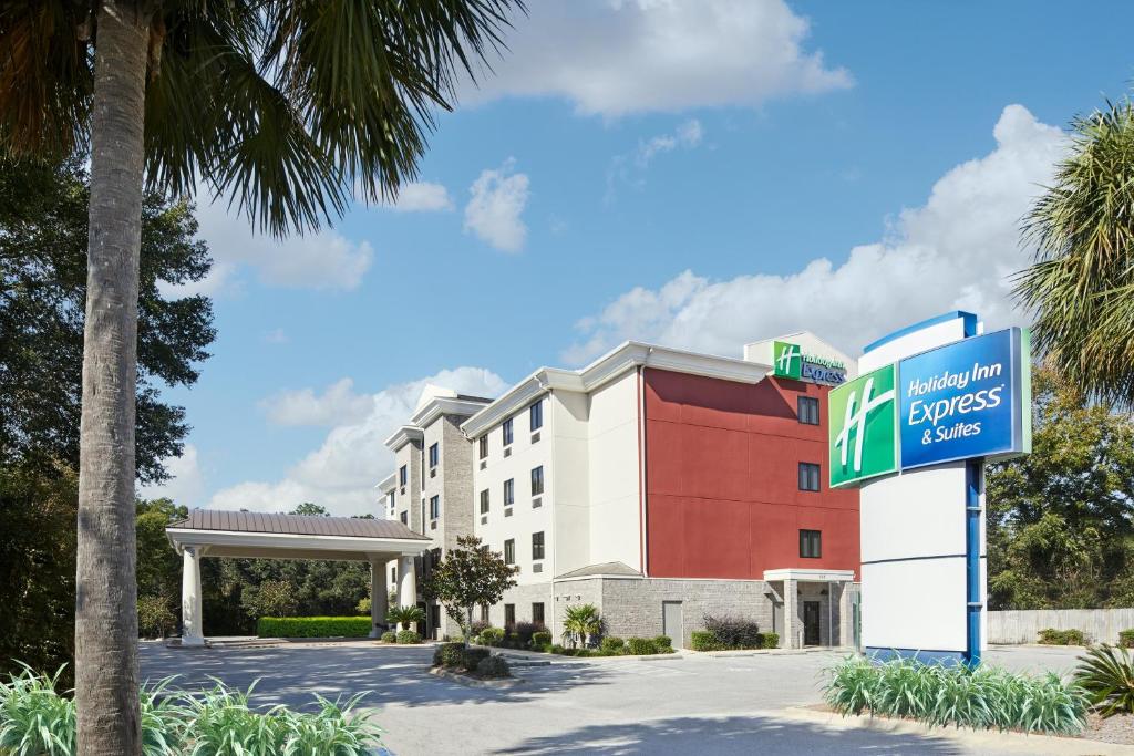 Holiday Inn Express Hotel & Suites Pensacola-West Navy Base an IHG Hotel - main image