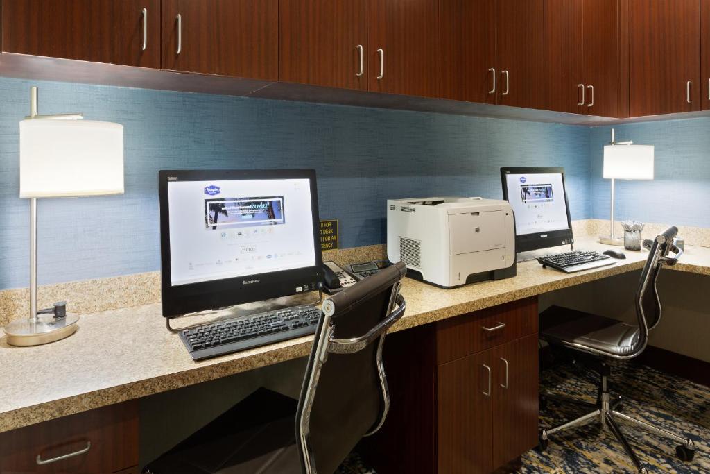 Hampton Inn & Suites Wellington - image 4