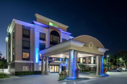 Holiday Inn Express Hotel  Suites Bartow an IHG Hotel