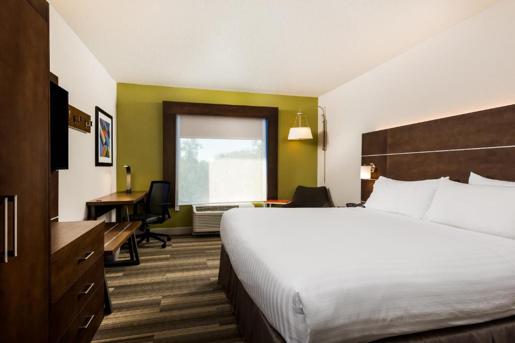 Holiday Inn Express Hotel & Suites Bartow an IHG Hotel - image 4