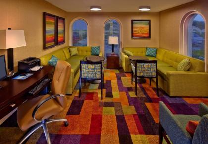 Fairfield Inn and Suites by Marriott Palm Beach - image 3