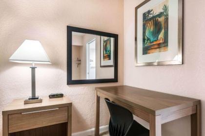 Rodeway Inn & Suites Fort Lauderdale Airport & Cruise Port - image 4