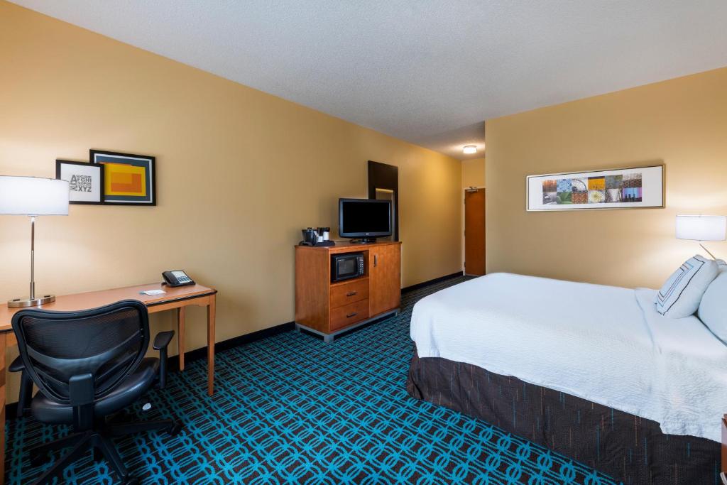 Fairfield Inn and Suites St Petersburg Clearwater - image 4