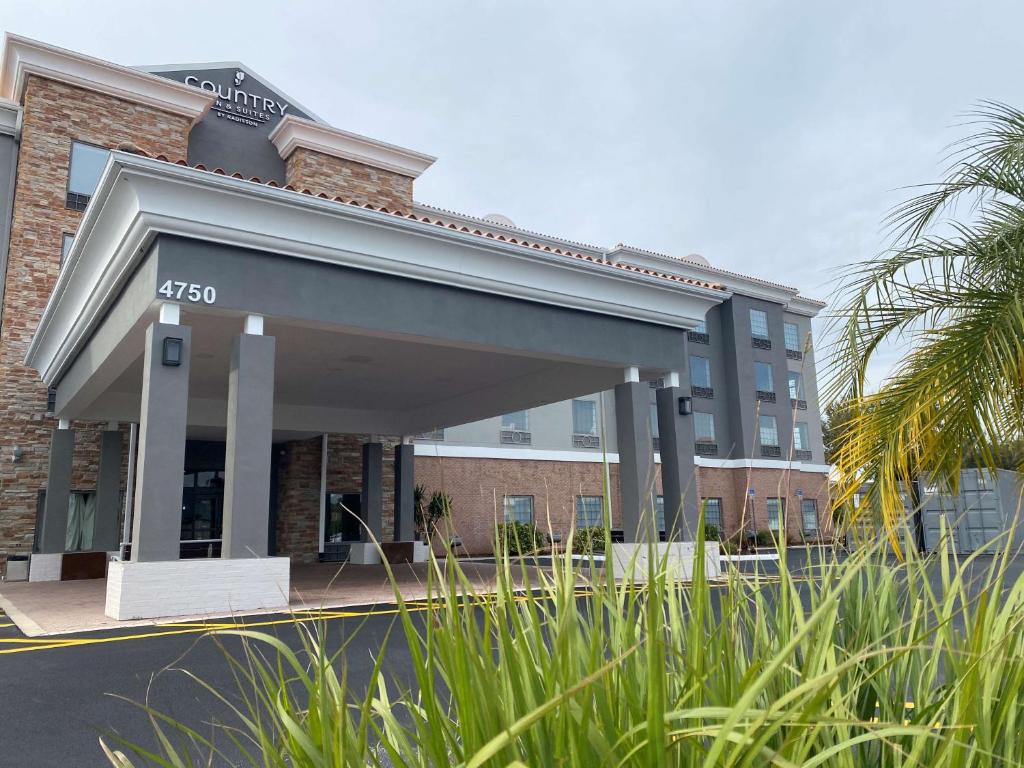 Country Inn & Suites by Radisson Tampa RJ Stadium - image 4