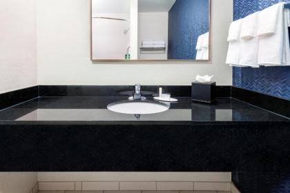 Fairfield Inn and Suites by Marriott Clearwater - image 3