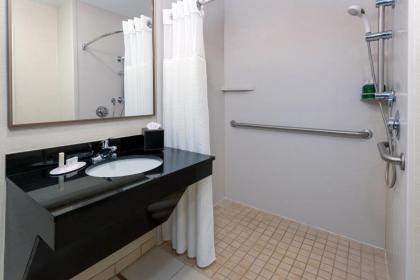 Fairfield Inn and Suites by Marriott Clearwater - image 5