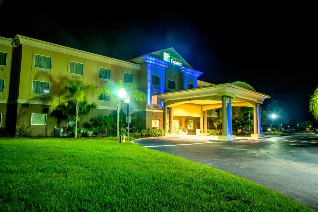 Holiday Inn Express Hotel & Suites Cocoa an IHG Hotel - main image