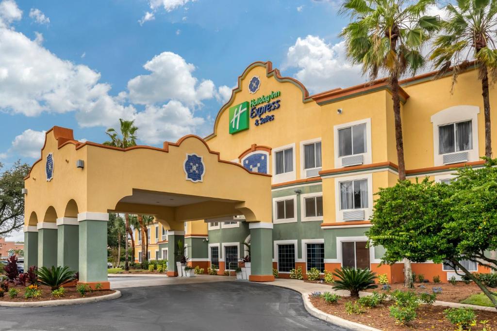 Holiday Inn Express Hotel & Suites - The Villages an IHG Hotel - main image