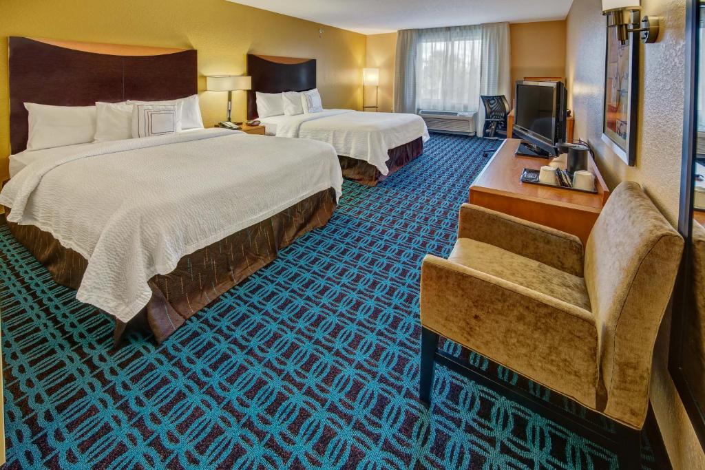 Fairfield Inn and Suites by Marriott Naples - image 4