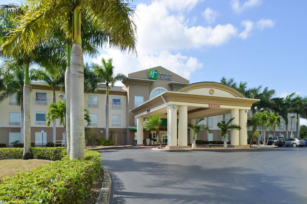 Holiday Inn Express & Suites Florida City-Gateway To Keys an IHG Hotel - main image