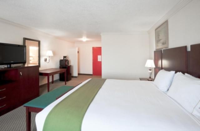 Holiday Inn Express & Suites Florida City-Gateway To Keys an IHG Hotel - image 2