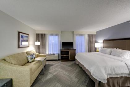 Hampton Inn & Suites at Colonial TownPark - image 5