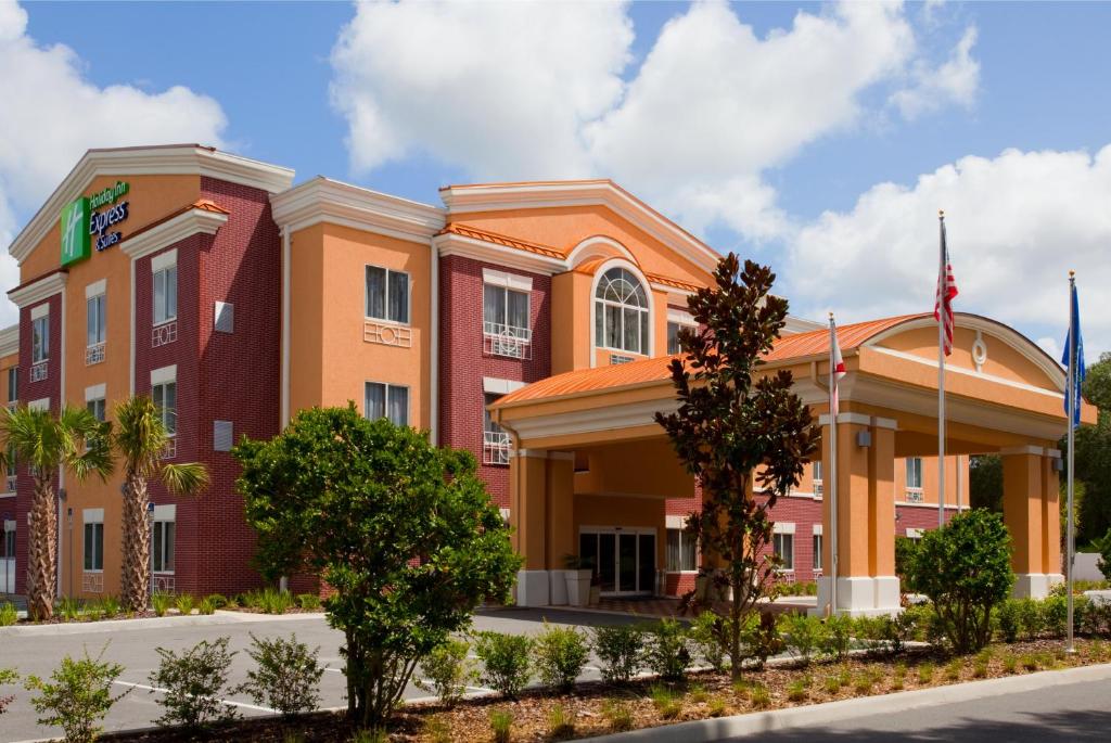 Holiday Inn Express Hotel & Suites Brooksville-I-75 an IHG Hotel - main image