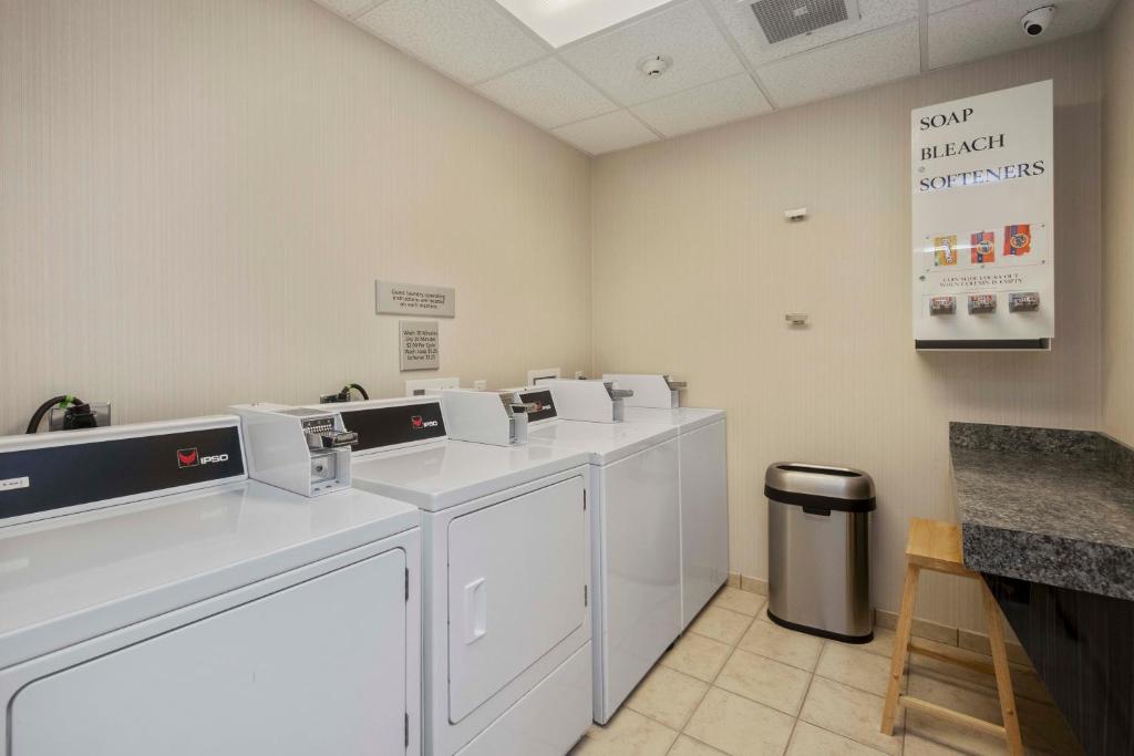 Hampton Inn & Suites Orlando-Apopka - image 2