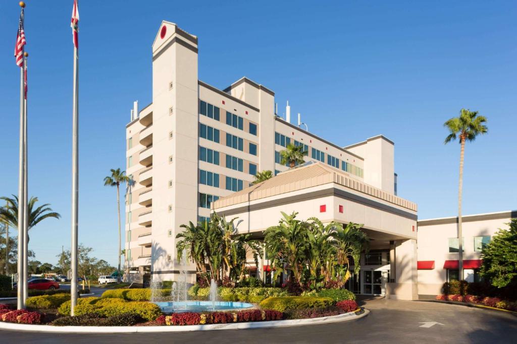 Ramada by Wyndham Kissimmee Gateway - main image