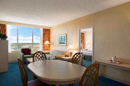 Ramada by Wyndham Kissimmee Gateway - image 4