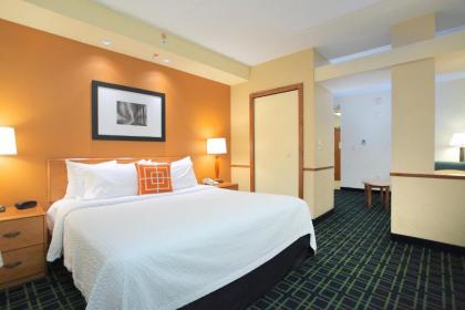 Fairfield Inn and Suites Jacksonville Beach - image 3