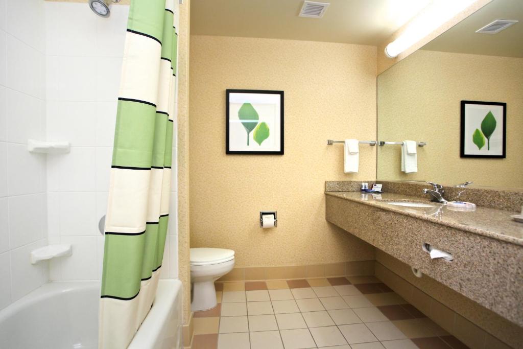 Fairfield Inn and Suites Jacksonville Beach - image 4