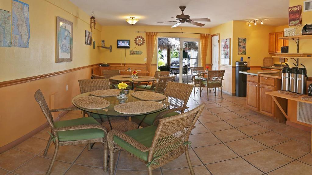 Manatee Bay Inn - image 5