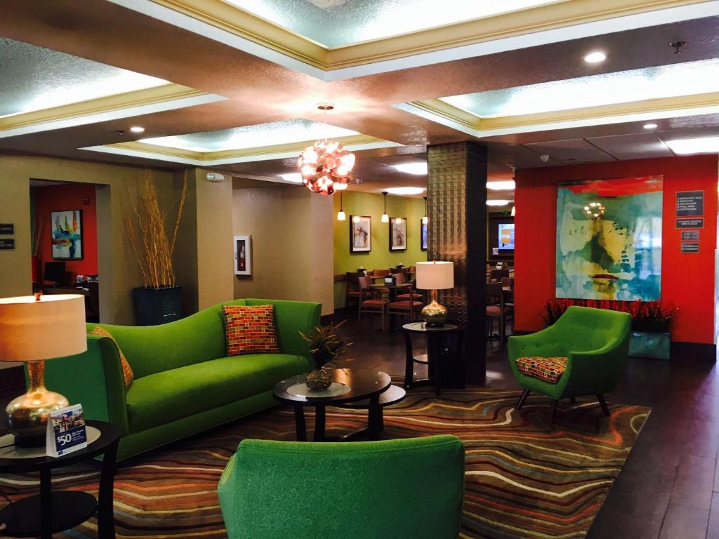 Best Western Plus Universal Inn - image 2