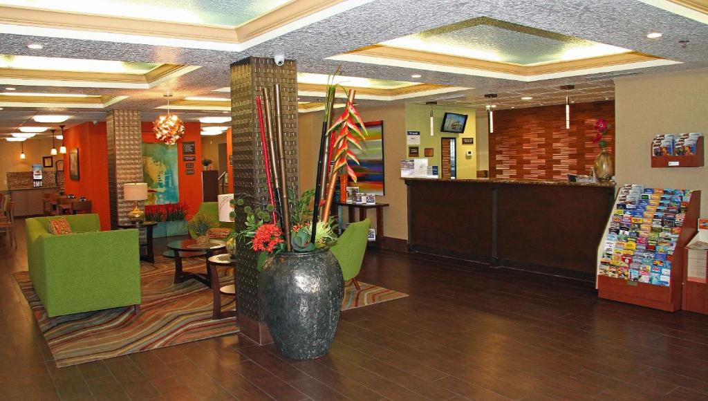 Best Western Plus Universal Inn - image 5