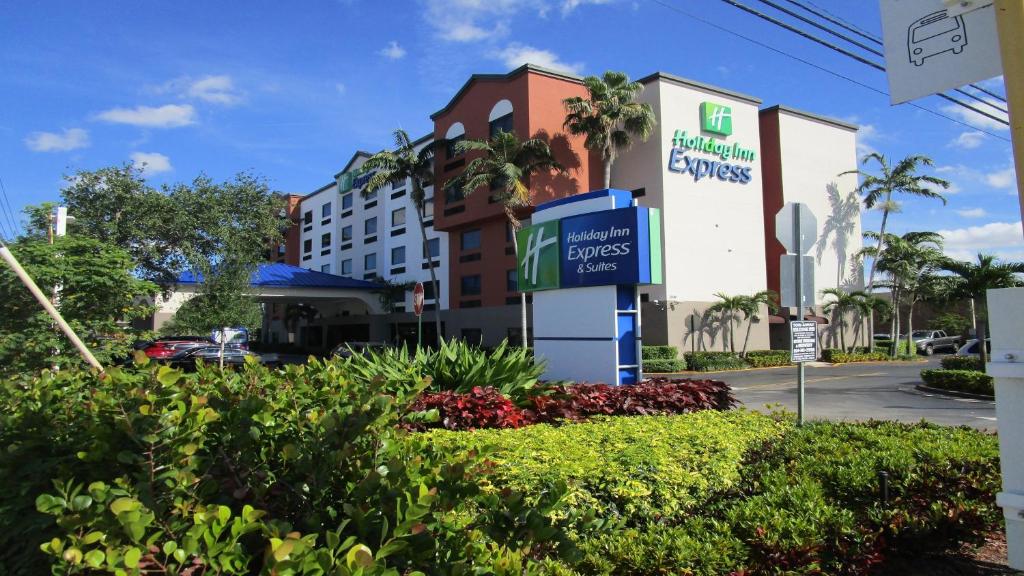 Holiday Inn Express and Suites Fort Lauderdale Airport West an IHG Hotel - main image