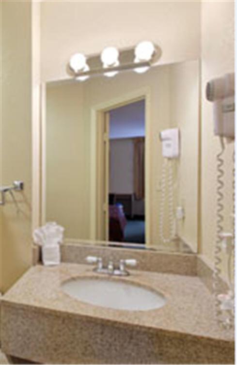 Holiday Inn Express and Suites Fort Lauderdale Airport West an IHG Hotel - image 3