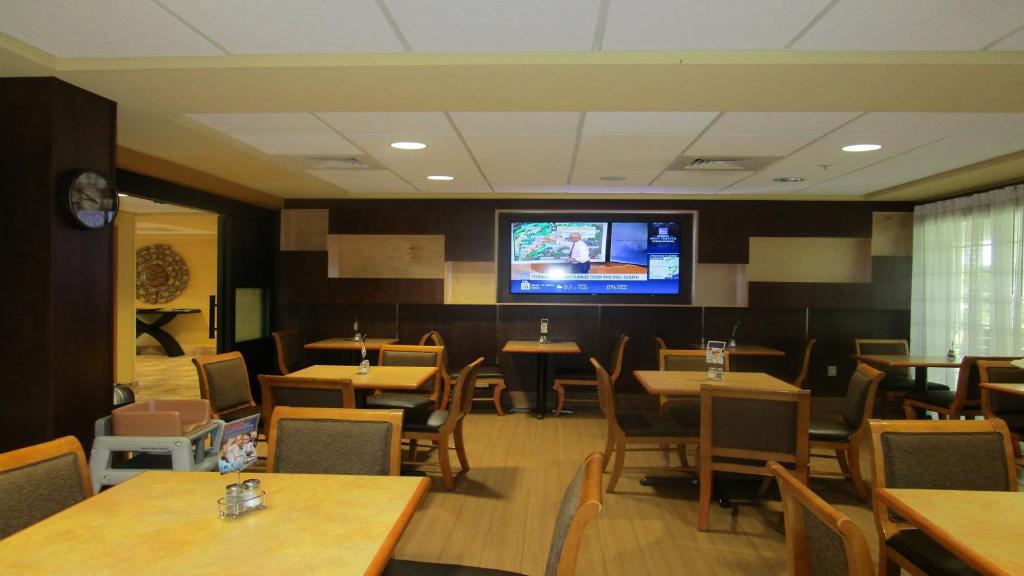 Holiday Inn Express and Suites Fort Lauderdale Airport West an IHG Hotel - image 5