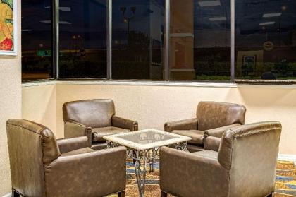 Days Inn by Wyndham Orlando Near Millenia Mall - image 5