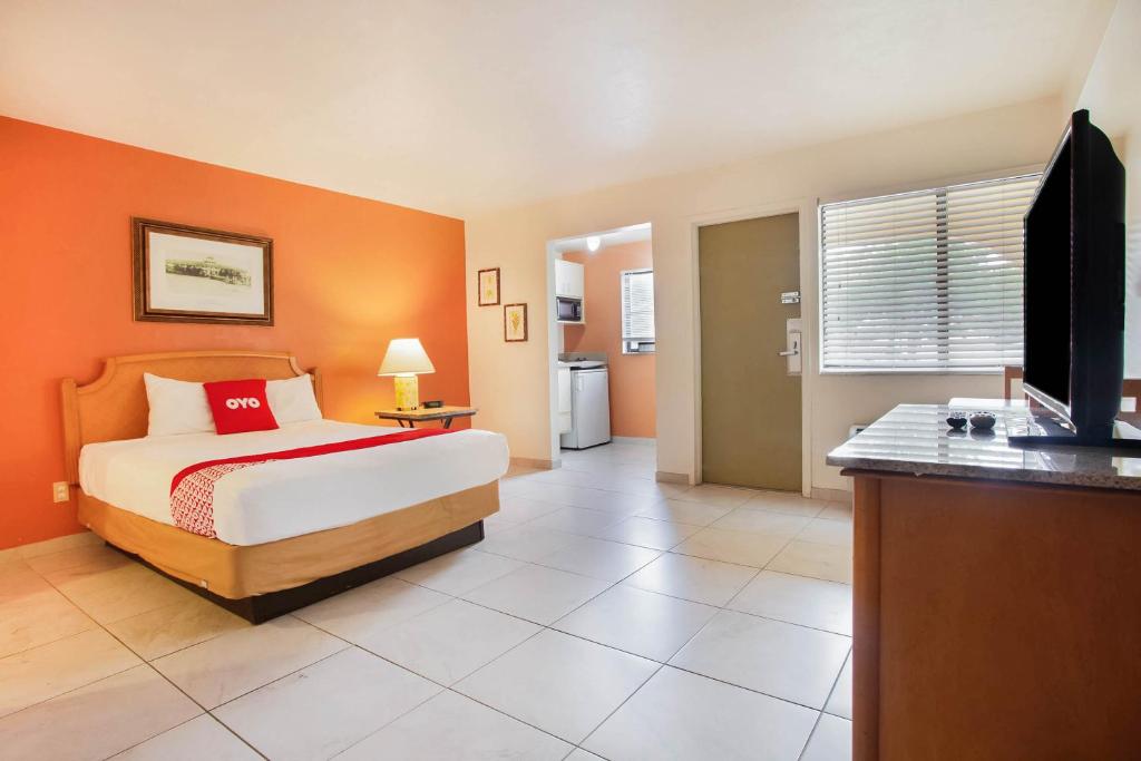 OYO Waterfront Hotel- Cape Coral Fort Myers FL - main image