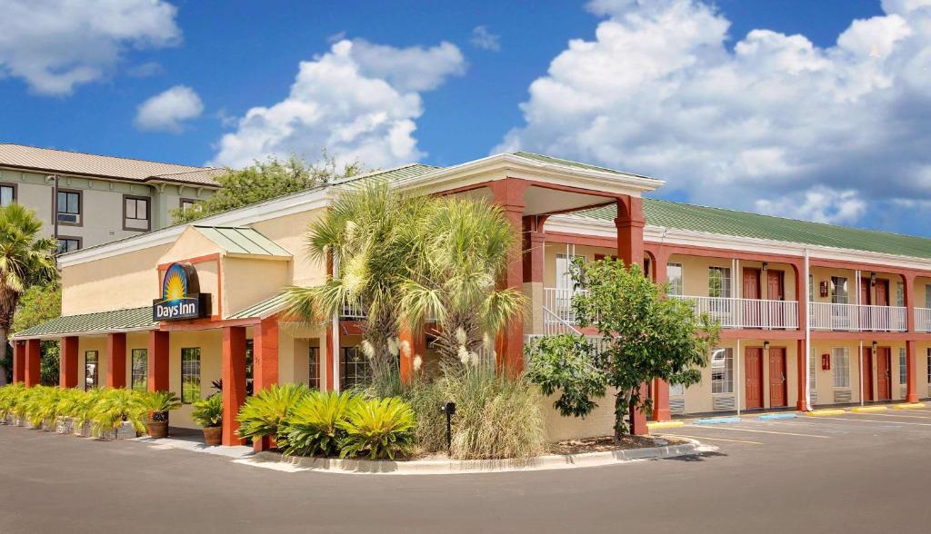 Days Inn by Wyndham Fort Walton Beach - image 2