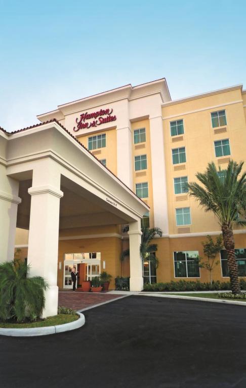 Hampton Inn and Suites Miami-South/Homestead - image 2