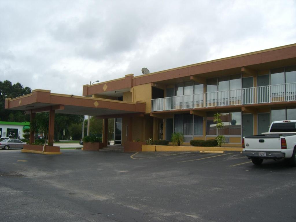 America's Best Inn & Suites-Lakeland - image 3