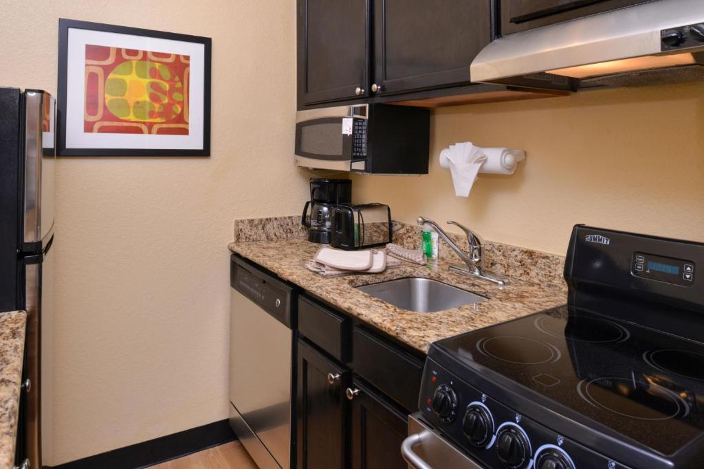 TownePlace Suites Miami Lakes - image 5