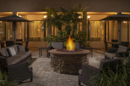 Courtyard by Marriott Jacksonville at the Mayo Clinic Campus/Beaches - image 3