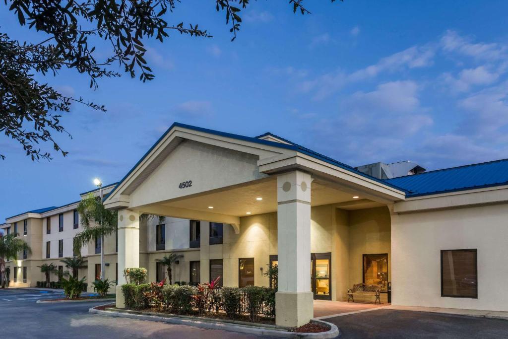 Days Inn & Suites by Wyndham Lakeland - main image