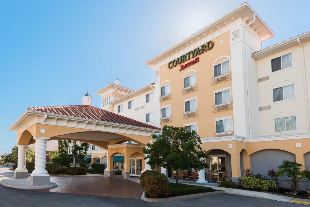 Courtyard Fort Myers at I-75 and Gulf Coast Town Center - image 3