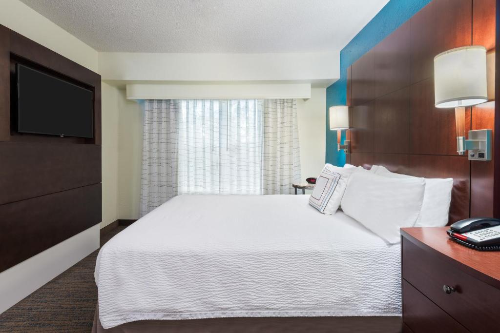 Residence Inn by Marriott Fort Myers - image 5