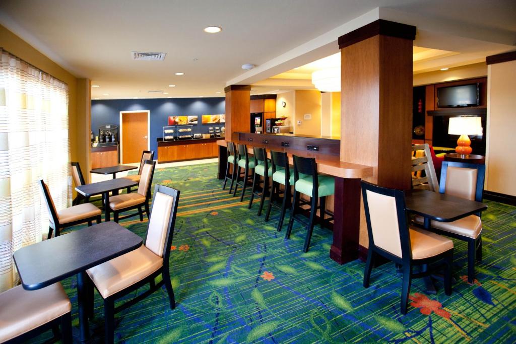 Fairfield Inn & Suites by Marriott Venice - image 3