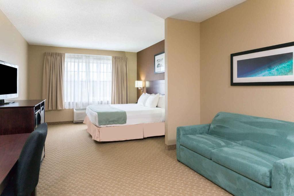 Days Inn by Wyndham Palm Coast - image 2