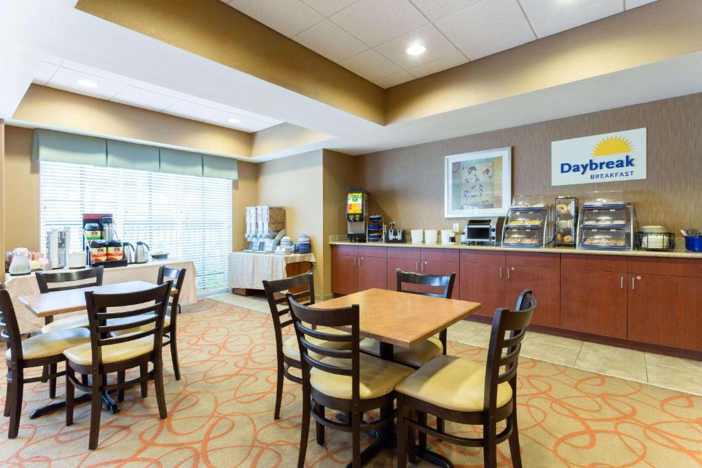 Days Inn by Wyndham Palm Coast - image 3