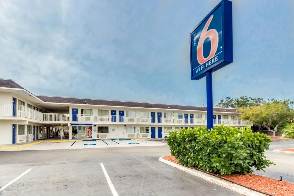 Motel 6-Venice FL - main image