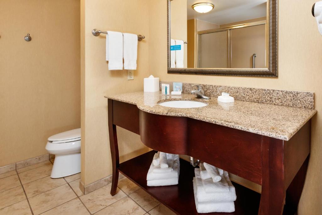 Hampton Inn & Suites Navarre - image 4